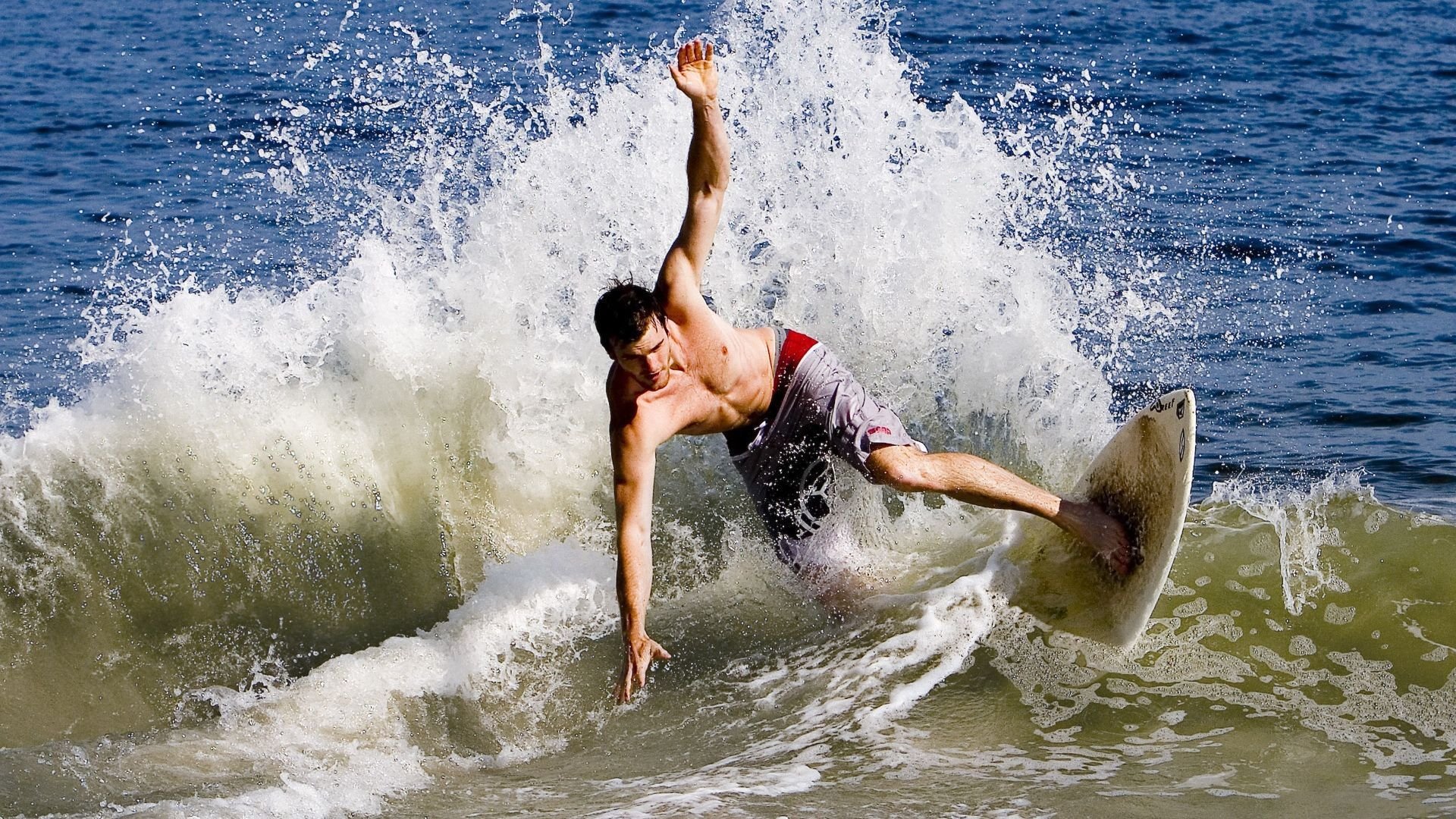 国际象棋世界巡回赛中国选手奋勇拼搏 决赛将再现精彩对局，国际象棋决赛视频